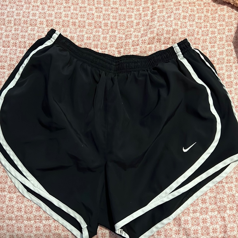 Black Nike shorts size M